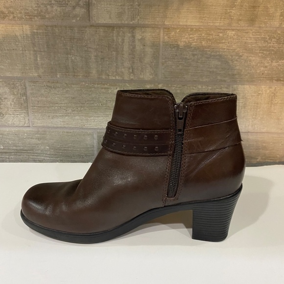 Clarks Ankle Boot- Sz‎ 7-Brown - Picture 8 of 9